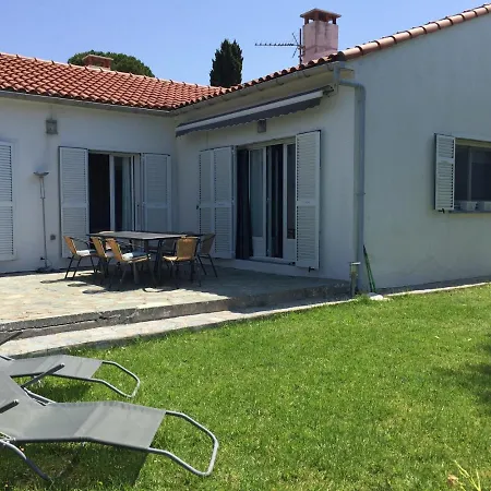 Holiday home Maison Pieds Dans L Eau St Florent *