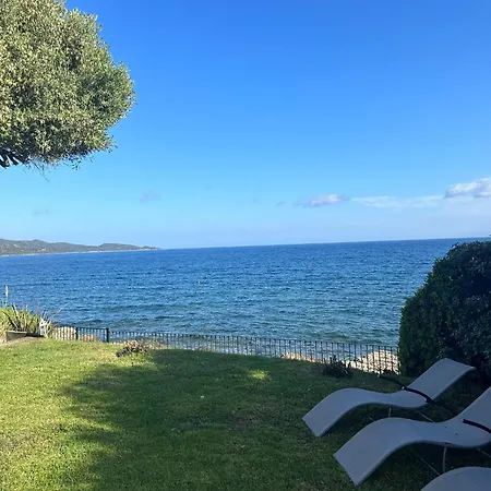 Maison Pieds Dans L Eau St Florent Holiday home *