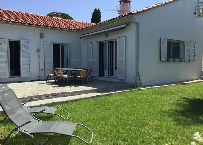 Holiday home Maison Pieds Dans L Eau St Florent *