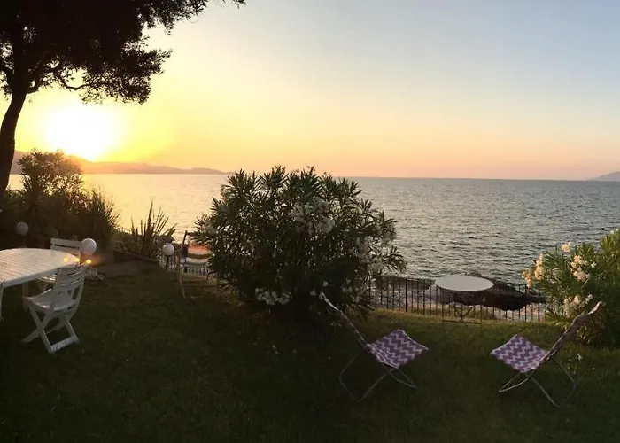 Maison Pieds Dans L Eau St Florent Сен-Флоран
