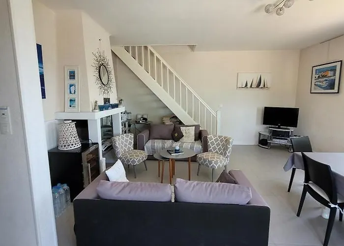 Maison Pieds Dans L Eau St Florent Сен-Флоран